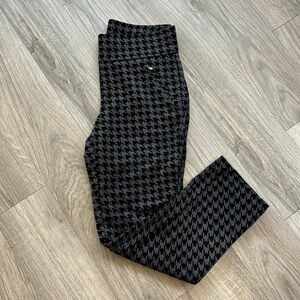 Jones New York Houndstooth Grey and Black Leggings